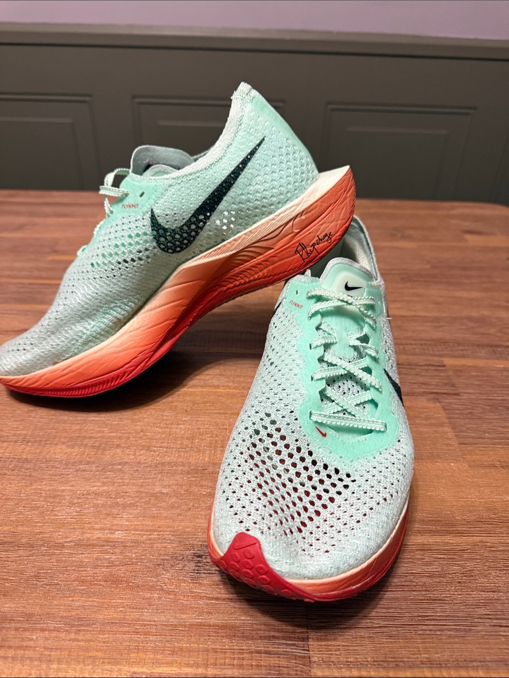 Nike ZoomX Vaporfly Next% 3
- size men’s 8